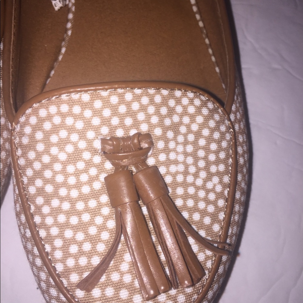 EUC Women’s Tan and White Tassel Loafer Flat Shoes Size 6.5 - Picture 7 of 8
